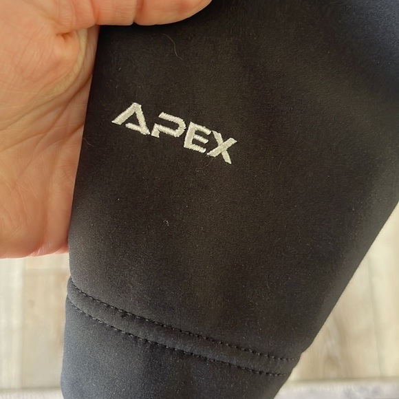 The North Face Women's Black Apex Bionic Softshell Jacket - Picture 6 of 12